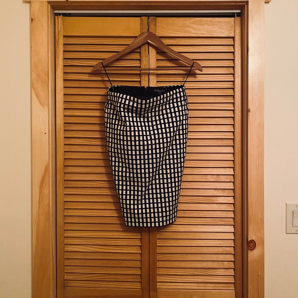 NWT. NEVER WORN. J. Crew Signature Pencil Skirt